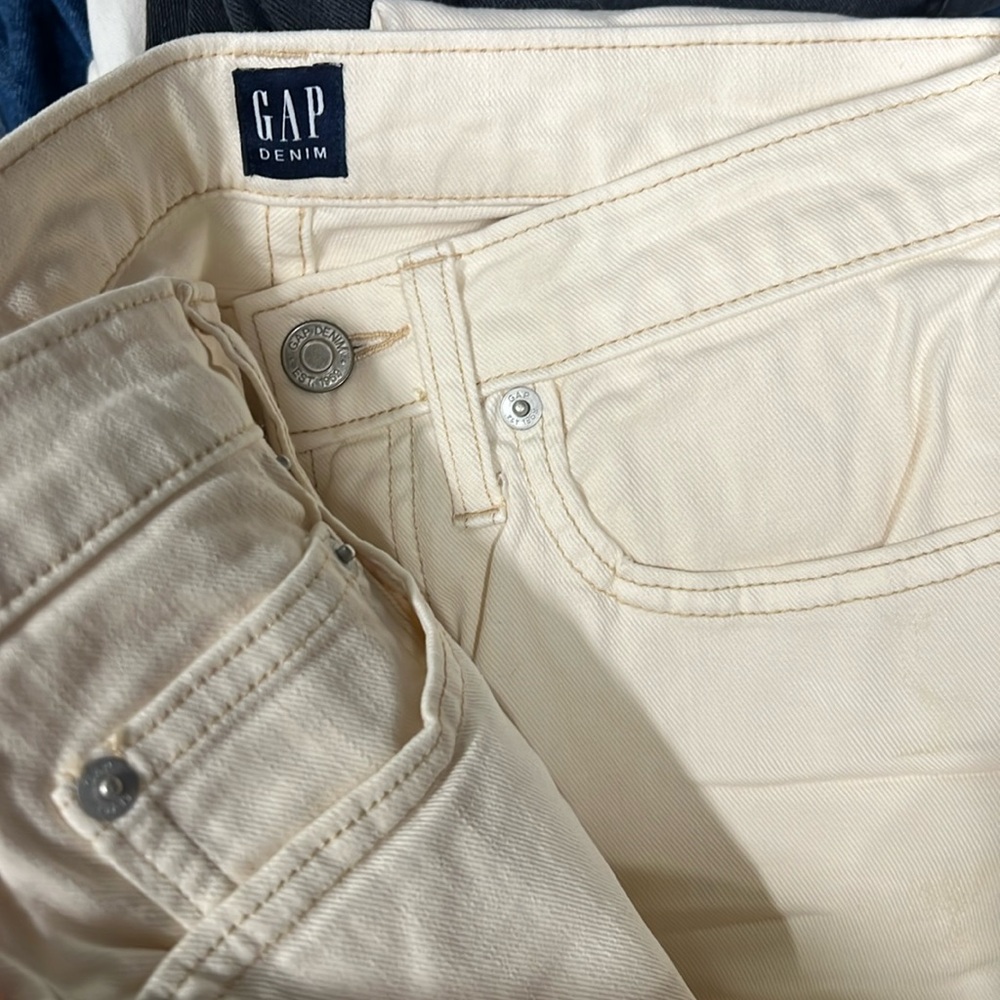 Cream gap denim cropped